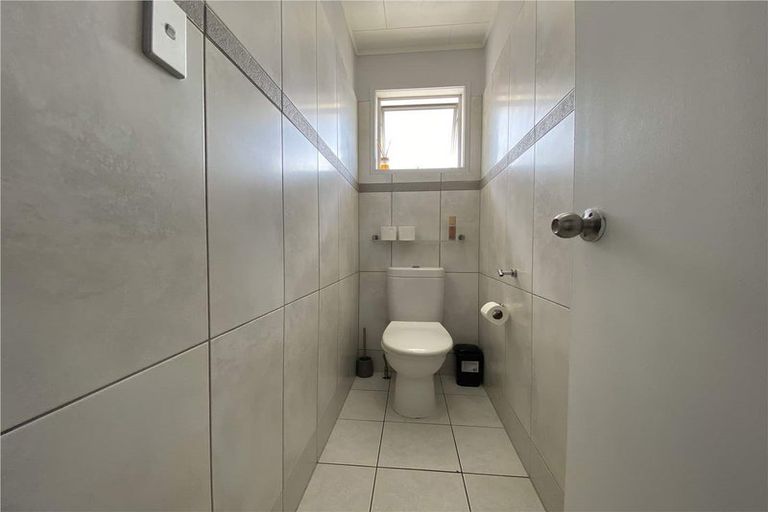 Photo of property in 36 Lavery Place, Sunnynook, Auckland, 0632