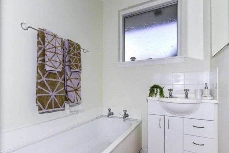 Photo of property in 6 Oldham Crescent, Halswell, Christchurch, 8025