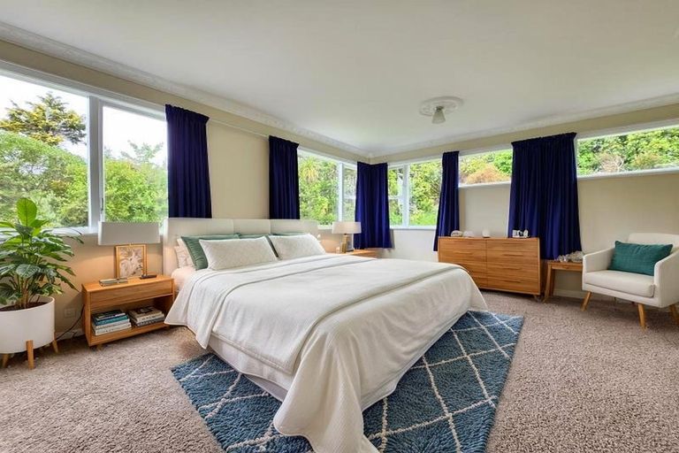 Photo of property in 23 Pinkerton Grove, Newlands, Wellington, 6037