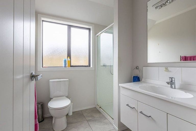 Photo of property in 108 Hillcrest Drive, Kelvin Grove, Palmerston North, 4414