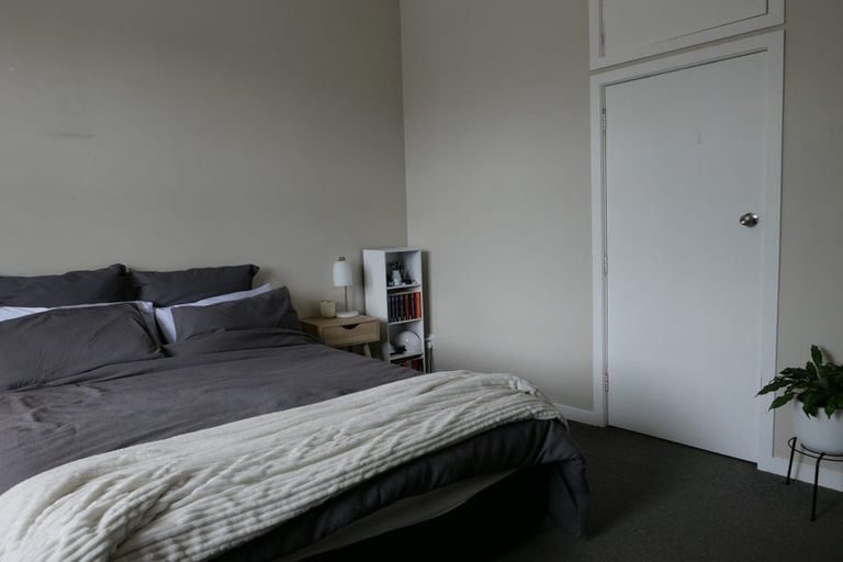 Photo of property in 70 Kelburn Parade, Kelburn, Wellington, 6012