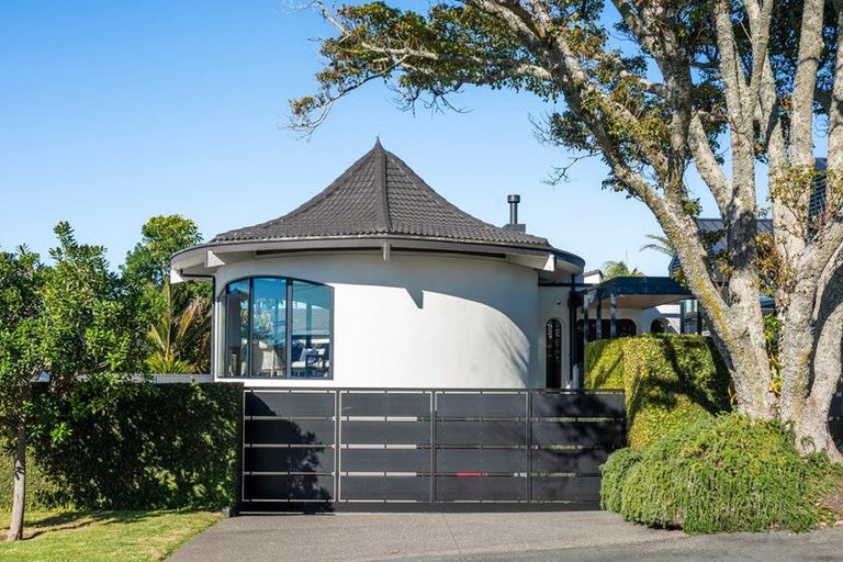 Photo of property in 1 Tiri Road, Takapuna, Auckland, 0620