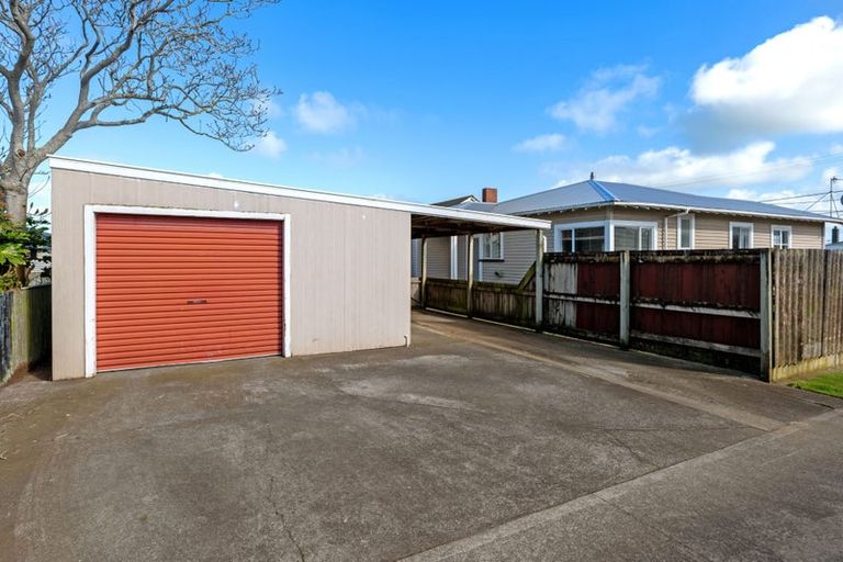 Photo of property in 52 Dixon Avenue, Hawera, 4610