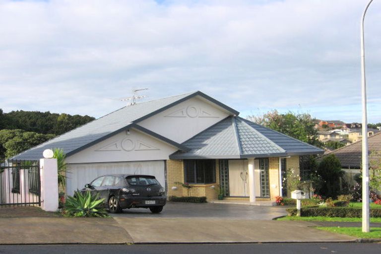 Photo of property in 8 Vireya Court, Goodwood Heights, Auckland, 2105