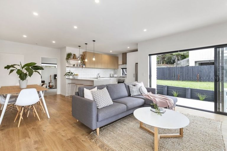 Photo of property in 1 Eric Gifford Drive, Ranui, Auckland, 0612