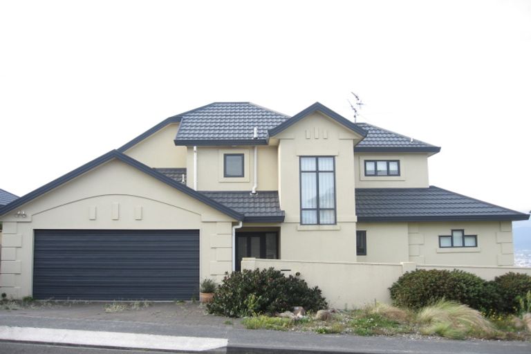 Photo of property in 5 Bennett Grove, Newlands, Wellington, 6037