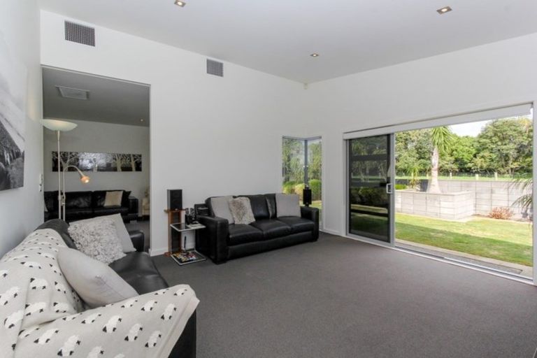 Photo of property in 3 Dolphin Parade, Bell Block, New Plymouth, 4312