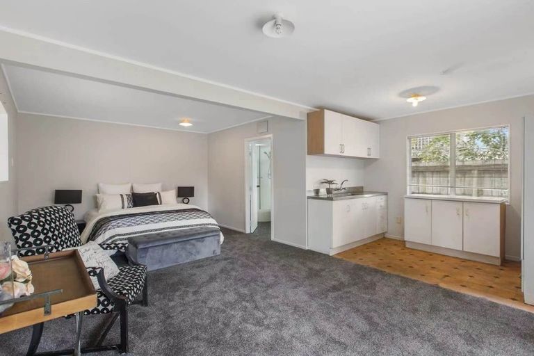 Photo of property in 37 Chorley Avenue, Massey, Auckland, 0614
