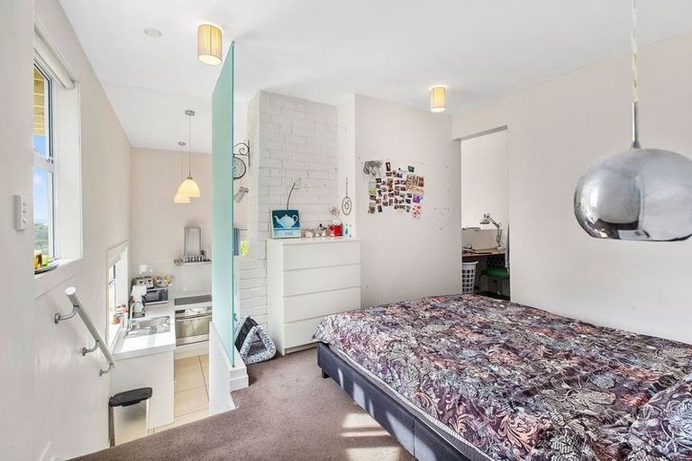 Photo of property in 27 Garden Road, Northland, Wellington, 6012