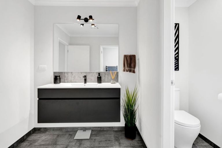 Photo of property in 65 Links Drive, Waiwhakaiho, New Plymouth, 4312