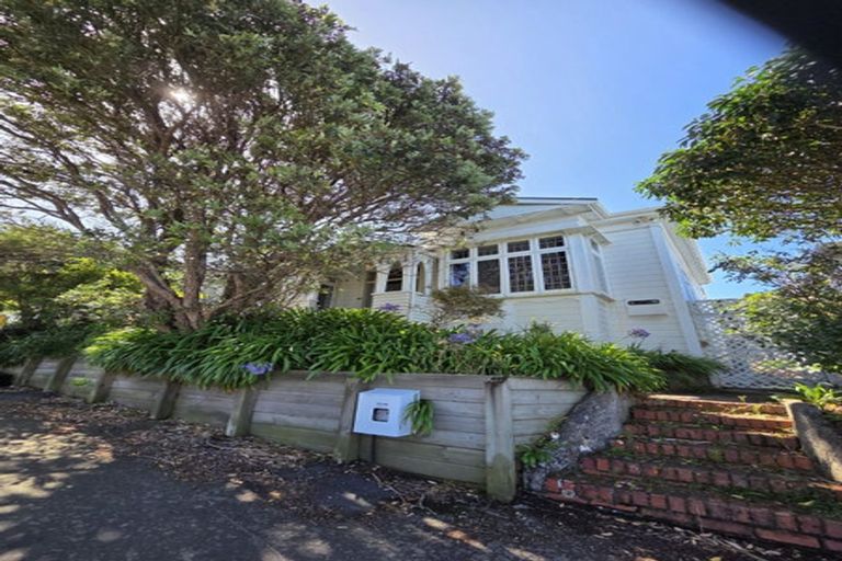 Photo of property in 20 Naughton Terrace, Kilbirnie, Wellington, 6022