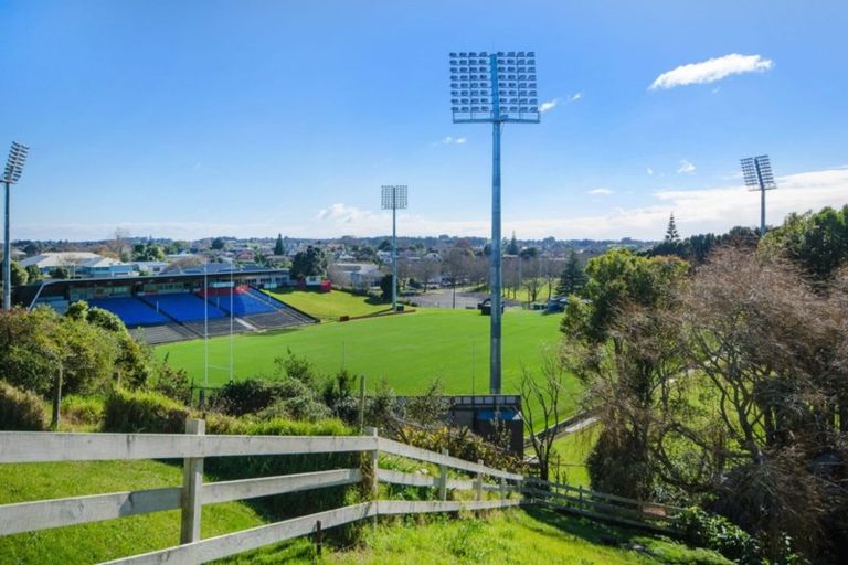 Photo of property in 20a East Street, Terrace End, Palmerston North, 4410