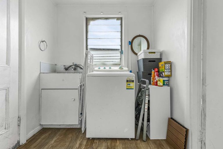 Photo of property in 208 Lyndon Road West, Hastings, 4122