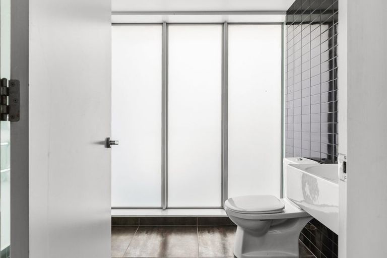 Photo of property in Portal Apartments, 1a/42 Cable Street, Te Aro, Wellington, 6011