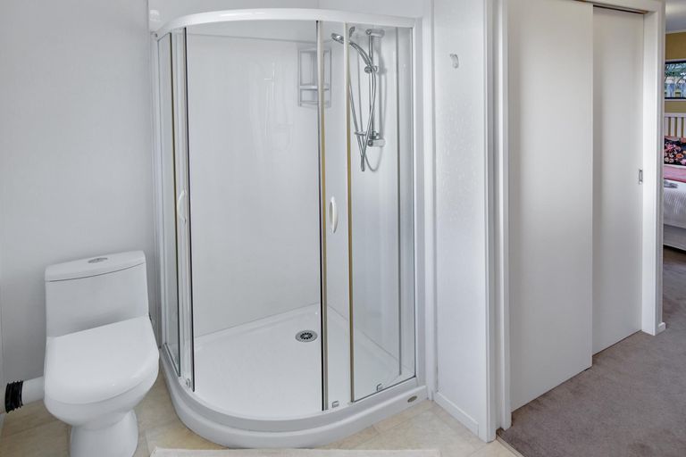 Photo of property in 2/32 Headcorn Place, Botany Downs, Auckland, 2010