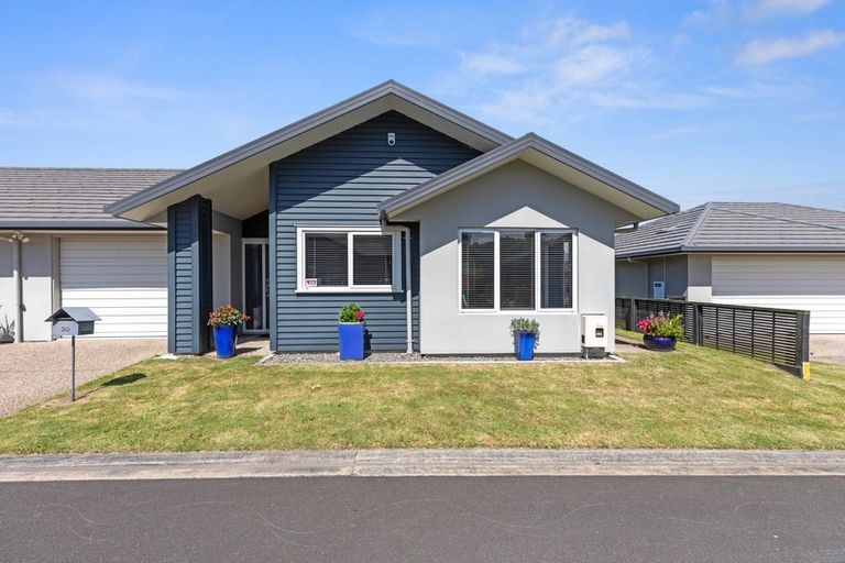 Photo of property in 30 Bridgewater Way, Pyes Pa, Tauranga, 3112