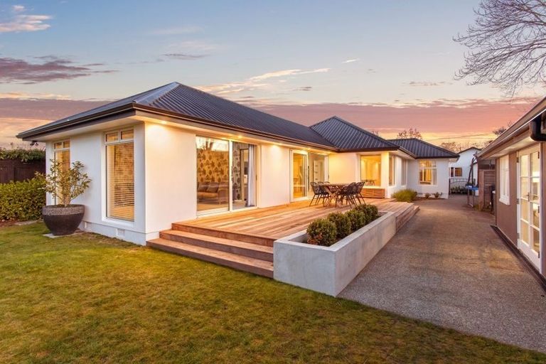 Photo of property in 154 Hamilton Avenue, Ilam, Christchurch, 8041