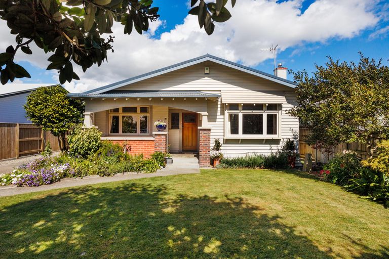 Photo of property in 15 Miro Street, Takaro, Palmerston North, 4410