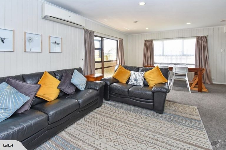 Photo of property in 17 Mellsop Avenue, Waiuku, 2123