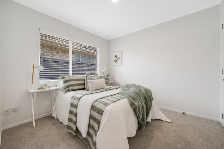 Photo of property in 19 Montecito Place, Golflands, Auckland, 2013