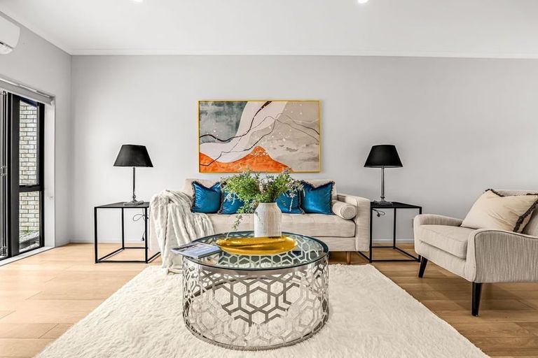 Photo of property in 43 Becker Drive, Weymouth, Auckland, 2103