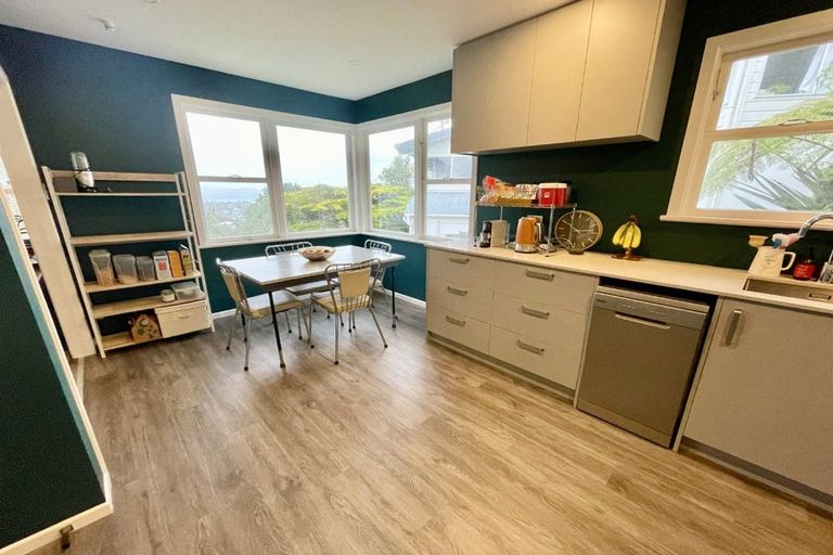 Photo of property in 19 Salford Street, Newlands, Wellington, 6037