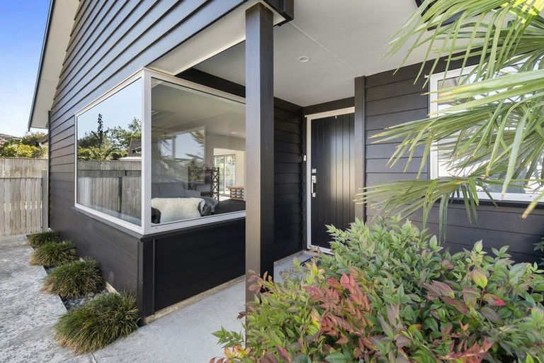 Photo of property in 6 Waimarama Court, Roslyn, Palmerston North, 4414