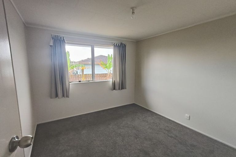 Photo of property in 2/30 Kennington Drive, Clendon Park, Auckland, 2103