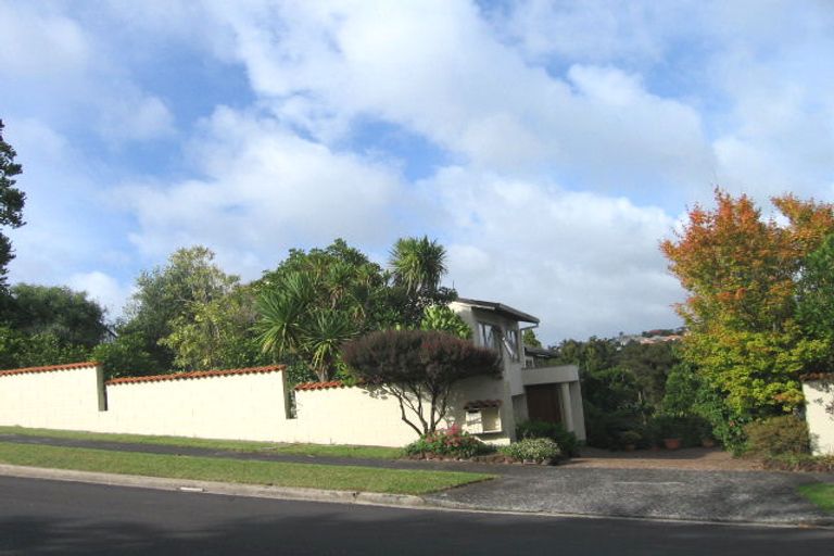 Photo of property in 8 Langstone Place, Chatswood, Auckland, 0626