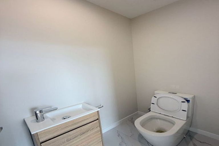 Photo of property in 73 Hutchinsons Road, Bucklands Beach, Auckland, 2014