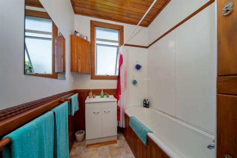 Photo of property in 106 Manawapou Road, Hawera, 4610