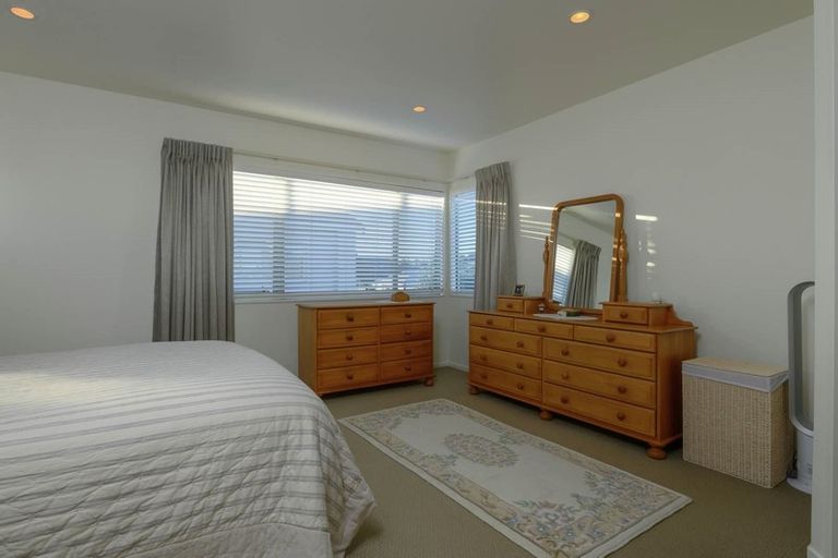 Photo of property in 6a Devon Road, Bucklands Beach, Auckland, 2012