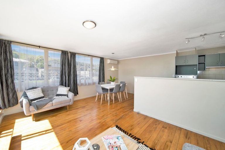 Photo of property in 72 Pioneer Road, Moturoa, New Plymouth, 4310