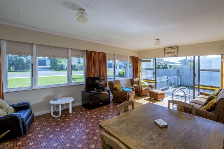 Photo of property in 114 Rua Avenue, Waitarere Beach, Levin, 5510