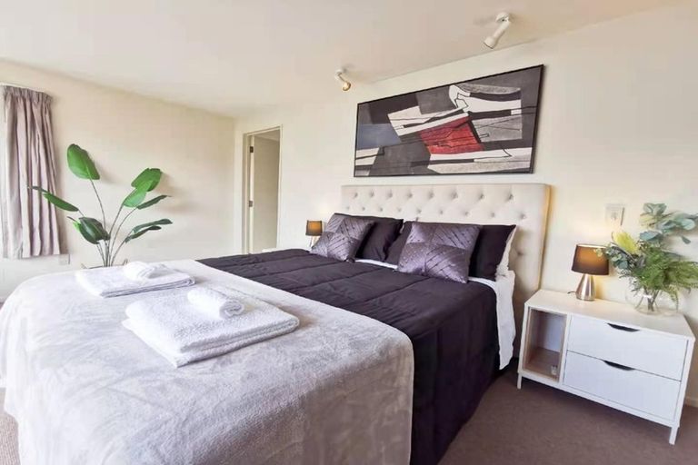 Photo of property in 13 Mckerrow Place, Sunshine Bay, Queenstown, 9300