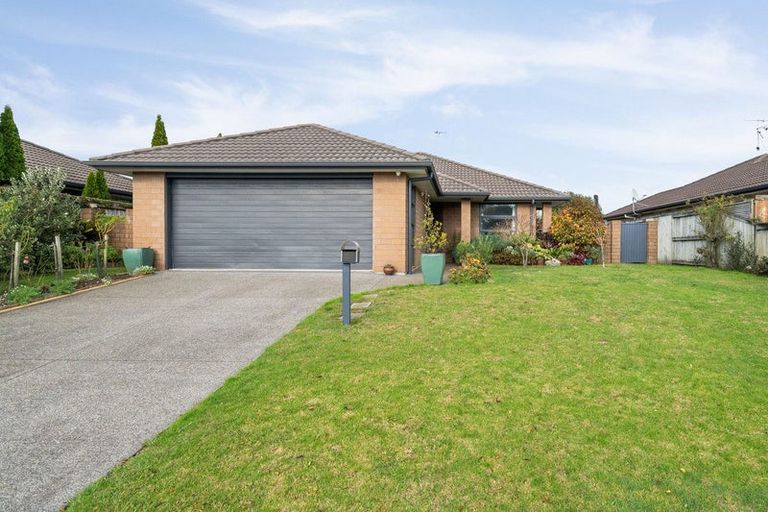 Photo of property in 33 Carrington Drive, Papamoa Beach, Papamoa, 3118