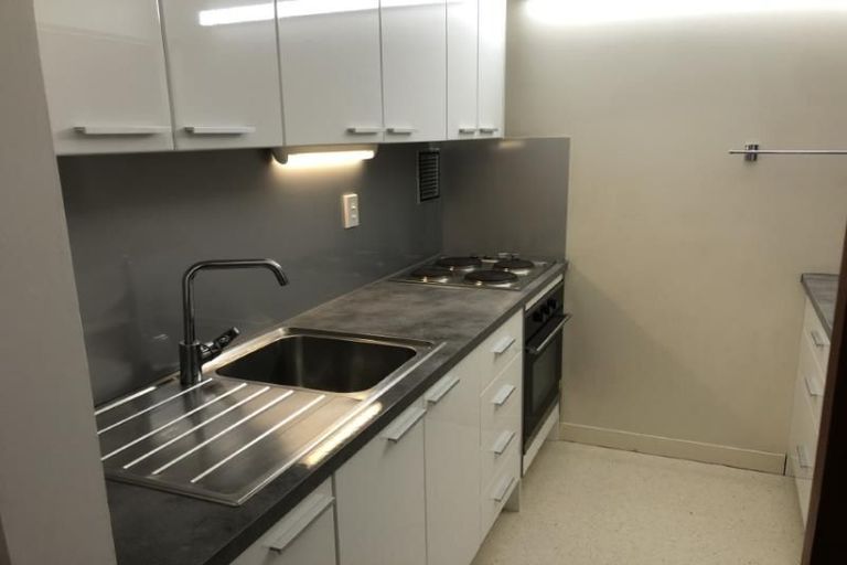 Photo of property in Hobson Court Flats, 28/70 Hobson Street, Thorndon, Wellington, 6011