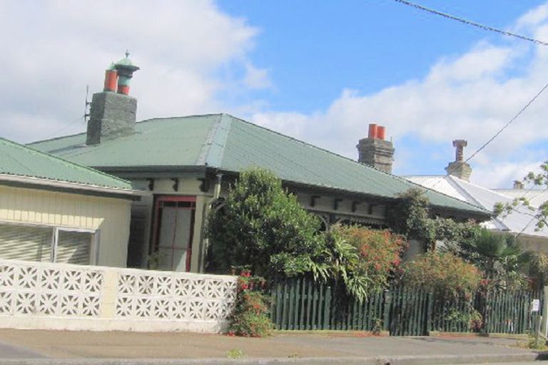 Photo of property in 30 Scarborough Terrace, Mount Victoria, Wellington, 6011