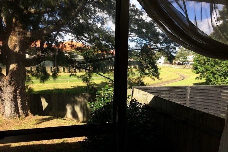 Photo of property in 2/18 Mirrabooka Avenue, Botany Downs, Auckland, 2010