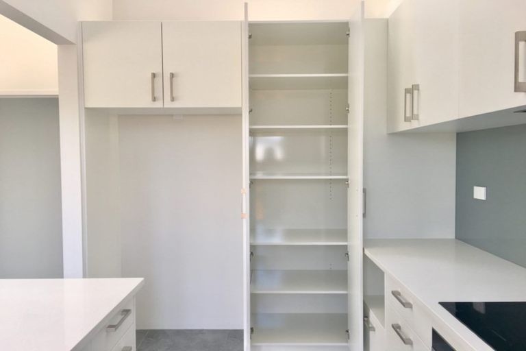 Photo of property in 1/18 Wernham Place, Northcote, Auckland, 0626