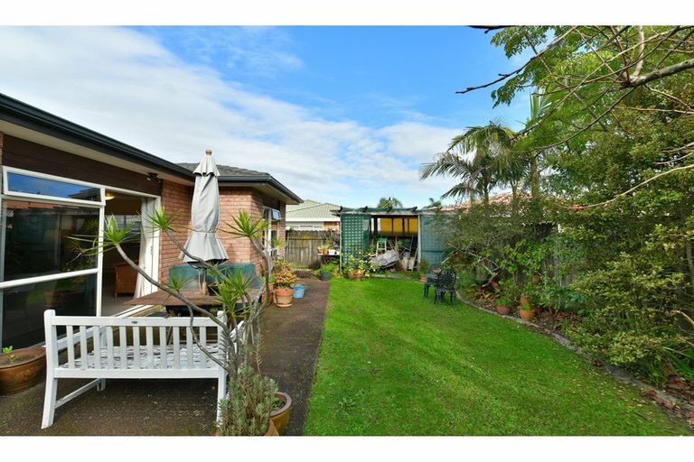 Photo of property in 8 Chalmers Close, Orewa, 0931