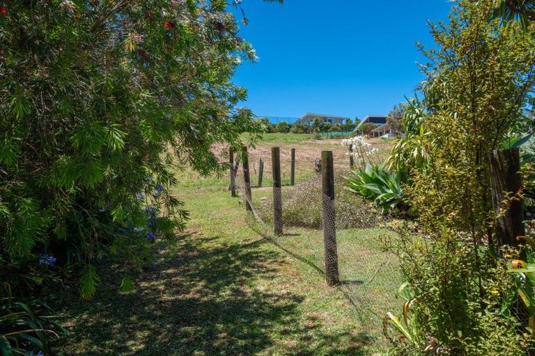 Photo of property in 40 Stratford Drive, Cable Bay, 0420