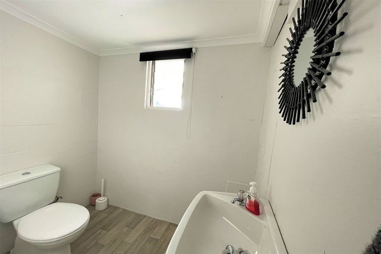 Photo of property in 6 Cossens Street, Balclutha, 9230