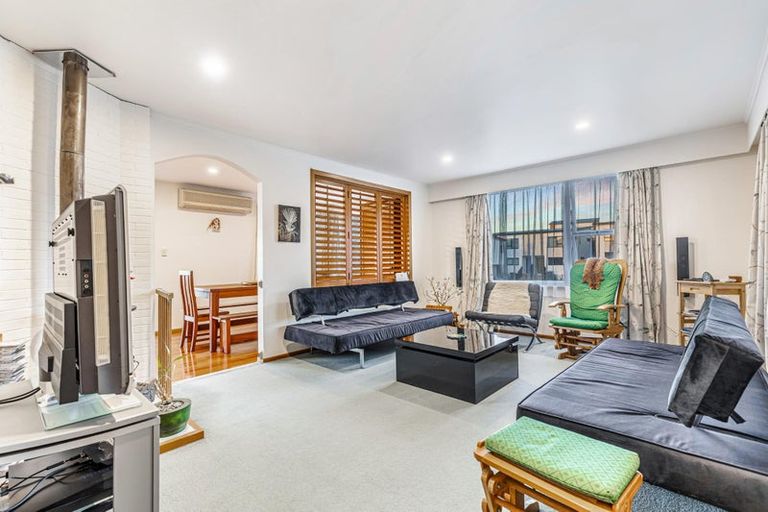 Photo of property in 18 Lavelle Road, Henderson, Auckland, 0612