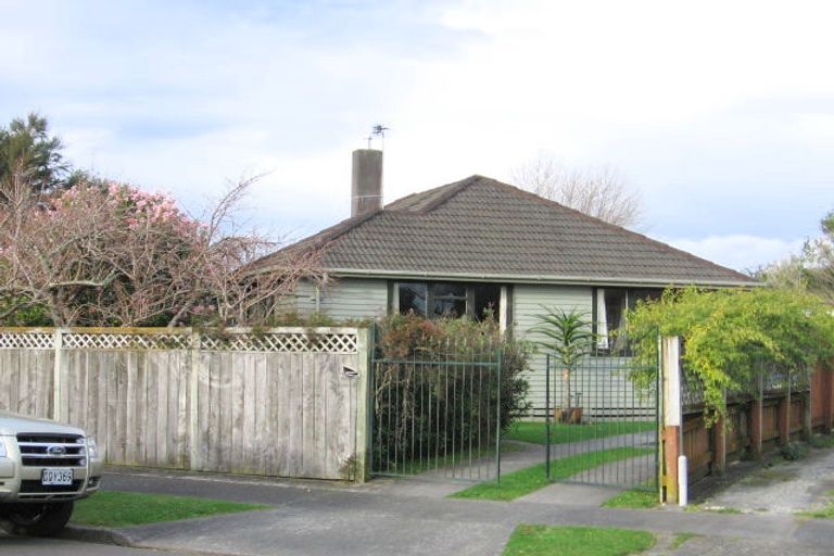 Photo of property in 14 Tilbury Avenue, Hokowhitu, Palmerston North, 4410