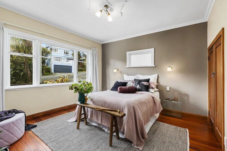 Photo of property in 9 Woburn Road, Northland, Wellington, 6012