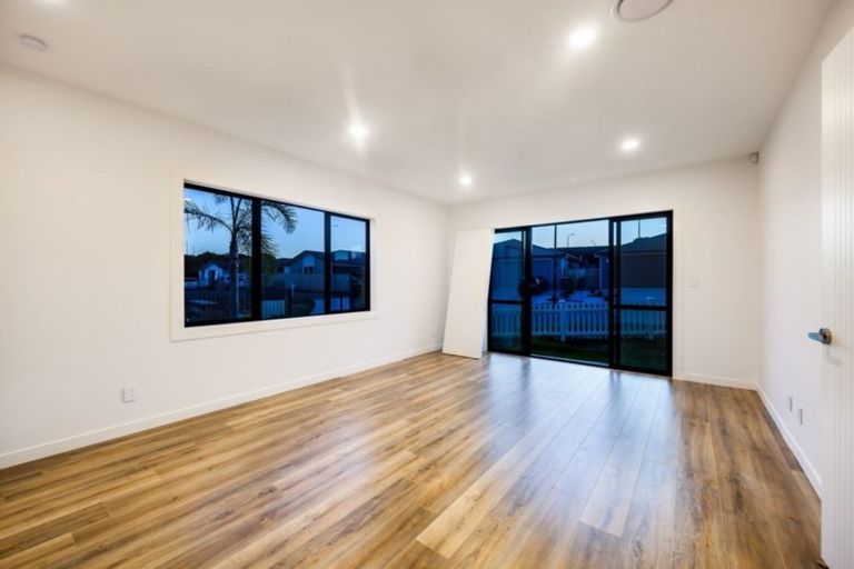 Photo of property in 4 Ahorangi Road, Silverdale, 0932