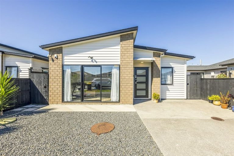 Photo of property in 51 Sapwood Crescent, Takanini, 2110