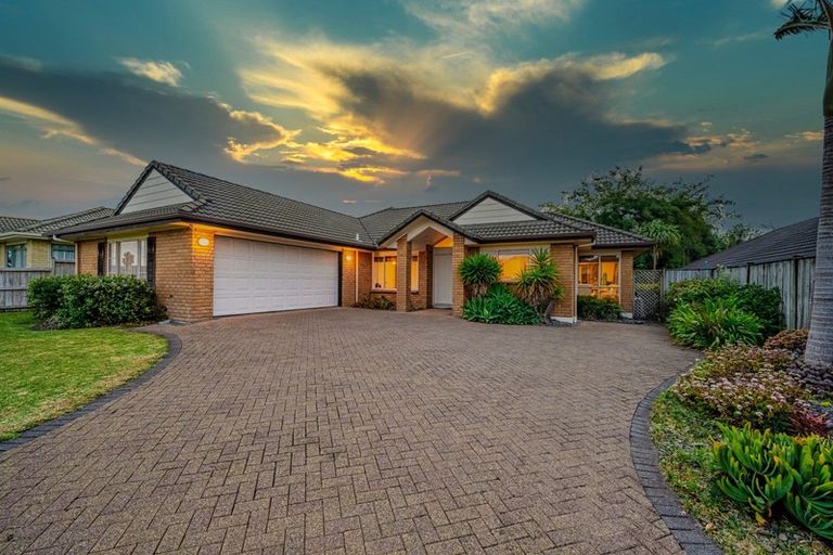 Photo of property in 103 Golfland Drive, Golflands, Auckland, 2013