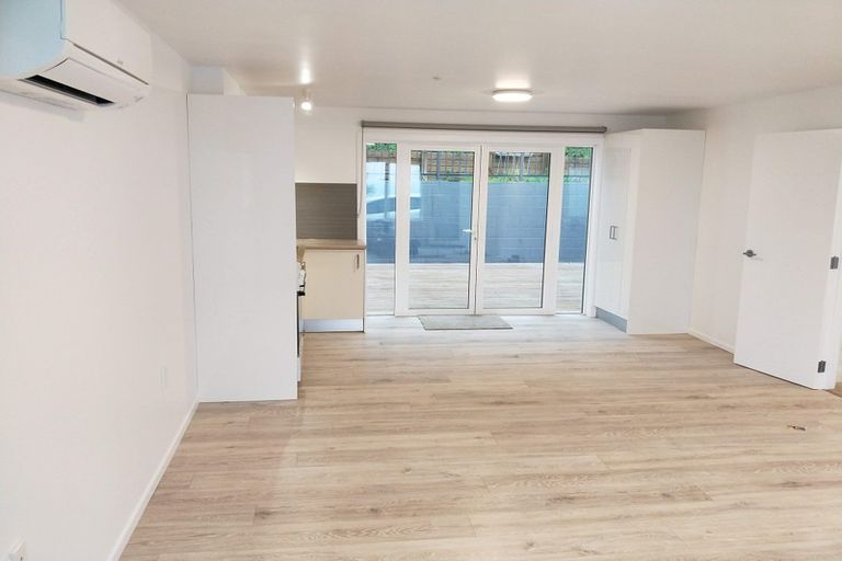 Photo of property in 32a Wade River Road, Stanmore Bay, Whangaparaoa, 0932